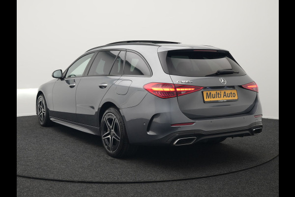 Mercedes-Benz C-Klasse Estate 300 e AMG Night Plug In Hybrid 320pk Dealer O.H. NIEUW MODEL PHEV | Panodak | Trekhaak af Fabriek | Alcantara Sportstoelen Verwarmd | Sfeerverlichting | Navigatie | Apple Carplay | Virtual | Camera | DAB |