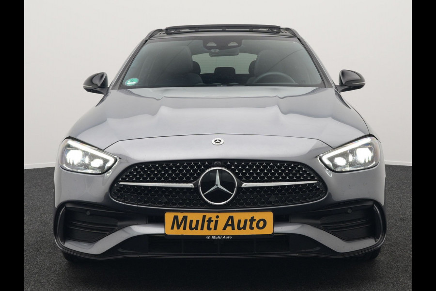 Mercedes-Benz C-Klasse Estate 300 e AMG Night Plug In Hybrid 320pk Dealer O.H. NIEUW MODEL PHEV | Panodak | Trekhaak af Fabriek | Alcantara Sportstoelen Verwarmd | Sfeerverlichting | Navigatie | Apple Carplay | Virtual | Camera | DAB |