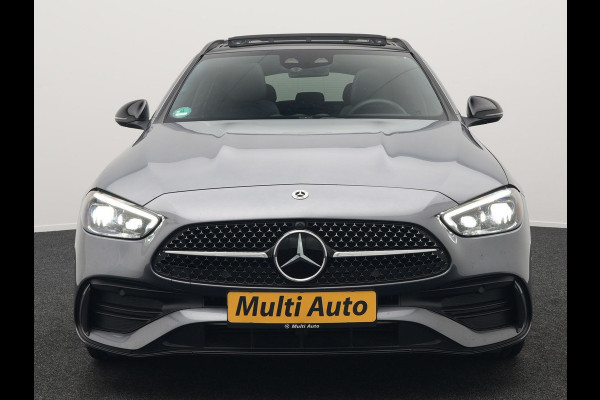 Mercedes-Benz C-Klasse Estate 300 e AMG Night Plug In Hybrid 320pk Dealer O.H. NIEUW MODEL PHEV | Panodak | Trekhaak af Fabriek | Alcantara Sportstoelen Verwarmd | Sfeerverlichting | Navigatie | Apple Carplay | Virtual | Camera | DAB |