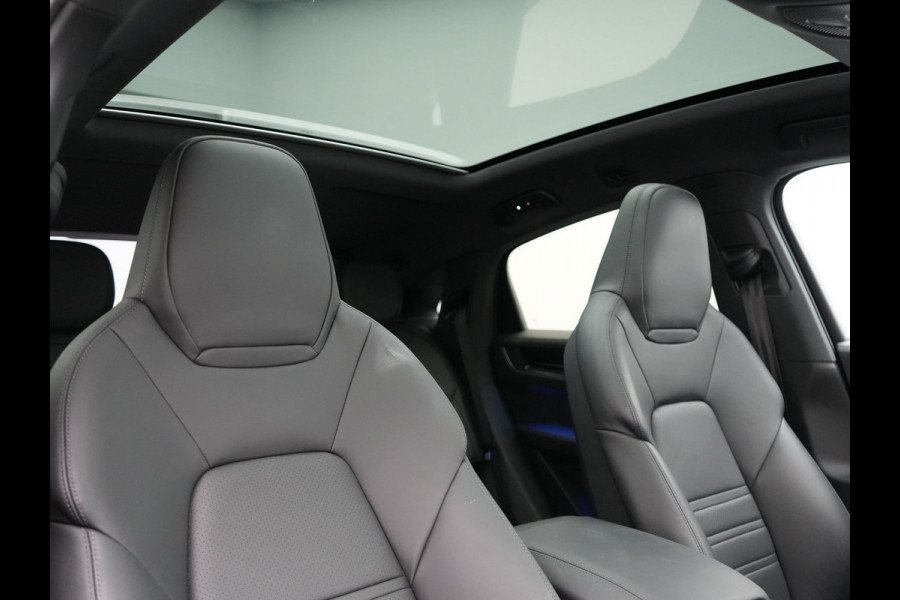 Porsche Cayenne Coupé 3.0 E-Hybrid Plug In Hybrid | MY 2024 Facelift | PHEV | Trekhaak Af Fabriek | Panodak | Luchtvering | Sportuitlaat | 4 Wiel Besturing | PDLS+ | Sport Chrono | InnoDrive Adaptive Cruise | SportDesign | Head up | Soft Close | 22"L.M | 360 Cam