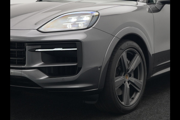 Porsche Cayenne Coupé 3.0 E-Hybrid Plug In Hybrid | MY 2024 Facelift | PHEV | Trekhaak Af Fabriek | Panodak | Luchtvering | Sportuitlaat | 4 Wiel Besturing | PDLS+ | Sport Chrono | InnoDrive Adaptive Cruise | SportDesign | Head up | Soft Close | 22"L.M | 360 Cam
