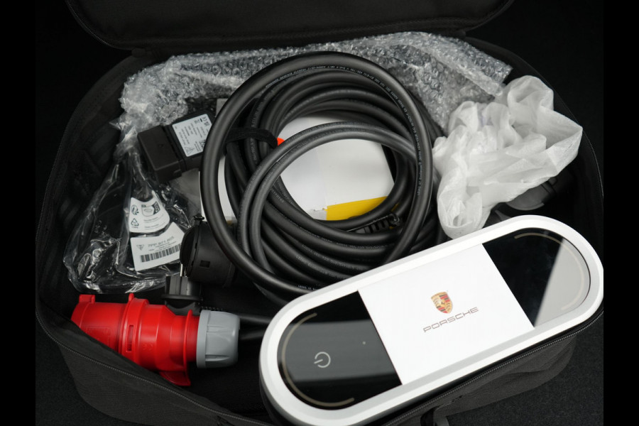 Porsche Cayenne Coupé 3.0 E-Hybrid Plug In Hybrid | MY 2024 Facelift | PHEV | Trekhaak Af Fabriek | Panodak | Luchtvering | Sportuitlaat | 4 Wiel Besturing | PDLS+ | Sport Chrono | InnoDrive Adaptive Cruise | SportDesign | Head up | Soft Close | 22"L.M | 360 Cam