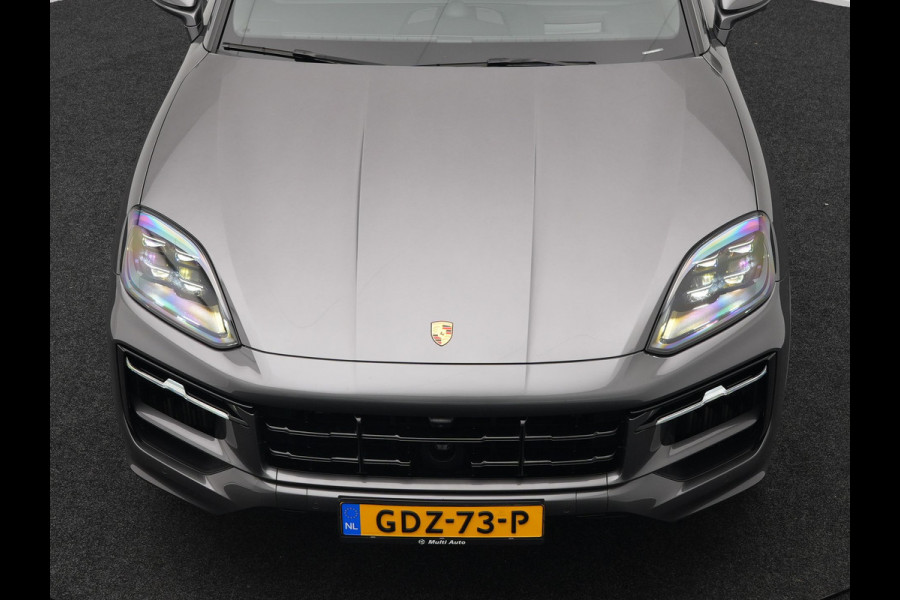 Porsche Cayenne Coupé 3.0 E-Hybrid Plug In Hybrid | MY 2024 Facelift | PHEV | Trekhaak Af Fabriek | Panodak | Luchtvering | Sportuitlaat | 4 Wiel Besturing | PDLS+ | Sport Chrono | InnoDrive Adaptive Cruise | SportDesign | Head up | Soft Close | 22"L.M | 360 Cam