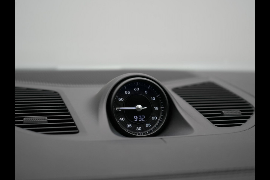 Porsche Cayenne Coupé 3.0 E-Hybrid Plug In Hybrid | MY 2024 Facelift | PHEV | Trekhaak Af Fabriek | Panodak | Luchtvering | Sportuitlaat | 4 Wiel Besturing | PDLS+ | Sport Chrono | InnoDrive Adaptive Cruise | SportDesign | Head up | Soft Close | 22"L.M | 360 Cam