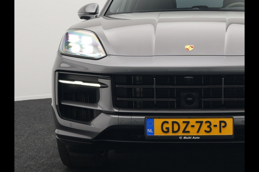 Porsche Cayenne Coupé 3.0 E-Hybrid Plug In Hybrid | MY 2024 Facelift | PHEV | Trekhaak Af Fabriek | Panodak | Luchtvering | Sportuitlaat | 4 Wiel Besturing | PDLS+ | Sport Chrono | InnoDrive Adaptive Cruise | SportDesign | Head up | Soft Close | 22"L.M | 360 Cam