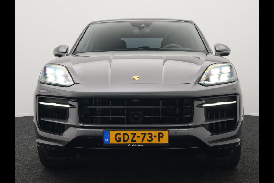 Porsche Cayenne Coupé 3.0 E-Hybrid Plug In Hybrid | MY 2024 Facelift | PHEV | Trekhaak Af Fabriek | Panodak | Luchtvering | Sportuitlaat | 4 Wiel Besturing | PDLS+ | Sport Chrono | InnoDrive Adaptive Cruise | SportDesign | Head up | Soft Close | 22"L.M | 360 Cam
