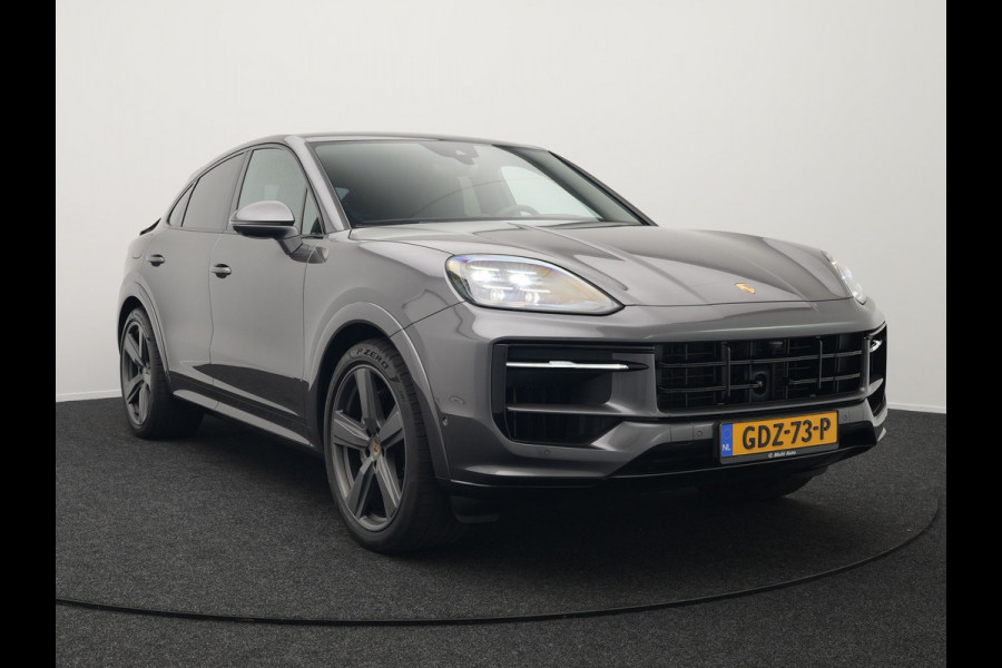 Porsche Cayenne Coupé 3.0 E-Hybrid Plug In Hybrid | MY 2024 Facelift | PHEV | Trekhaak Af Fabriek | Panodak | Luchtvering | Sportuitlaat | 4 Wiel Besturing | PDLS+ | Sport Chrono | InnoDrive Adaptive Cruise | SportDesign | Head up | Soft Close | 22"L.M | 360 Cam