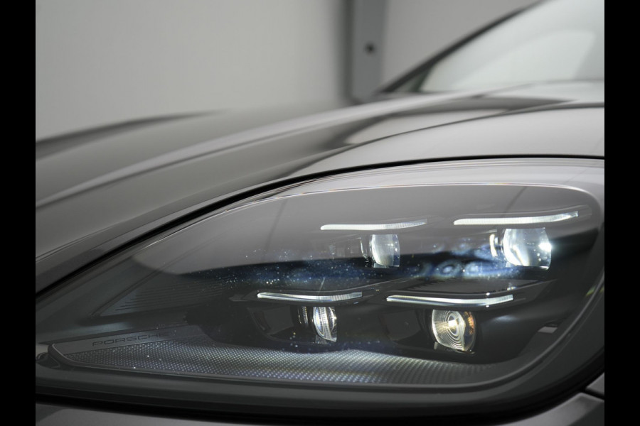 Porsche Cayenne Coupé 3.0 E-Hybrid Plug In Hybrid | MY 2024 Facelift | PHEV | Trekhaak Af Fabriek | Panodak | Luchtvering | Sportuitlaat | 4 Wiel Besturing | PDLS+ | Sport Chrono | InnoDrive Adaptive Cruise | SportDesign | Head up | Soft Close | 22"L.M | 360 Cam