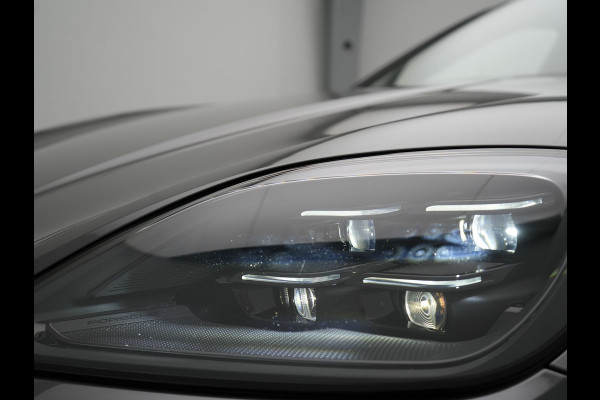 Porsche Cayenne Coupé 3.0 E-Hybrid Plug In Hybrid | MY 2024 Facelift | PHEV | Trekhaak Af Fabriek | Panodak | Luchtvering | Sportuitlaat | 4 Wiel Besturing | PDLS+ | Sport Chrono | InnoDrive Adaptive Cruise | SportDesign | Head up | Soft Close | 22"L.M | 360 Cam