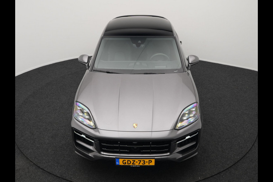 Porsche Cayenne Coupé 3.0 E-Hybrid Plug In Hybrid | MY 2024 Facelift | PHEV | Trekhaak Af Fabriek | Panodak | Luchtvering | Sportuitlaat | 4 Wiel Besturing | PDLS+ | Sport Chrono | InnoDrive Adaptive Cruise | SportDesign | Head up | Soft Close | 22"L.M | 360 Cam