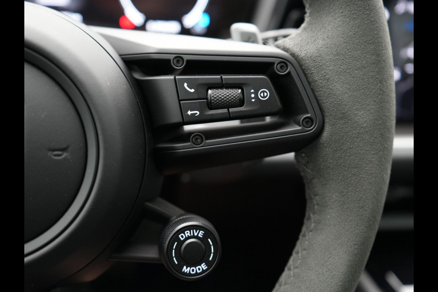 Porsche Cayenne Coupé 3.0 E-Hybrid Plug In Hybrid | MY 2024 Facelift | PHEV | Trekhaak Af Fabriek | Panodak | Luchtvering | Sportuitlaat | 4 Wiel Besturing | PDLS+ | Sport Chrono | InnoDrive Adaptive Cruise | SportDesign | Head up | Soft Close | 22"L.M | 360 Cam