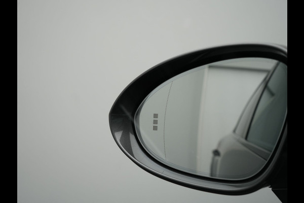 Porsche Cayenne Coupé 3.0 E-Hybrid Plug In Hybrid | MY 2024 Facelift | PHEV | Trekhaak Af Fabriek | Panodak | Luchtvering | Sportuitlaat | 4 Wiel Besturing | PDLS+ | Sport Chrono | InnoDrive Adaptive Cruise | SportDesign | Head up | Soft Close | 22"L.M | 360 Cam