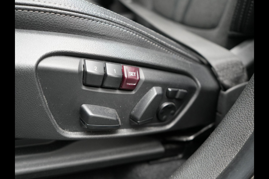 BMW 2 Serie Active Tourer 225xe iPerformance Sportline Plug In Hybrid 225pk PHEV | Panodak | Sportstoelen Memory | Camera | Stoelverwarming | Navi Full Map | Keyless | LED |