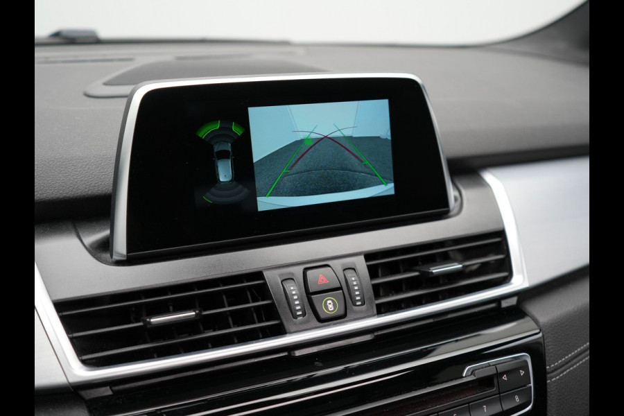 BMW 2 Serie Active Tourer 225xe iPerformance Sportline Plug In Hybrid 225pk PHEV | Panodak | Sportstoelen Memory | Camera | Stoelverwarming | Navi Full Map | Keyless | LED |