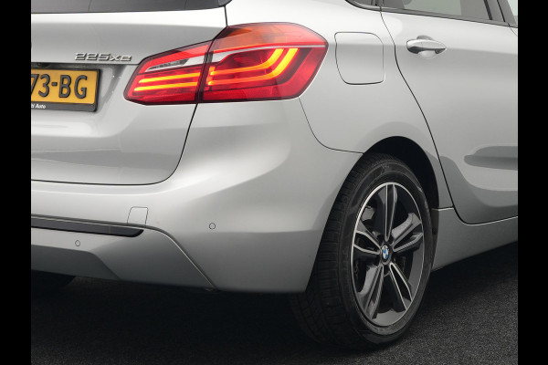 BMW 2 Serie Active Tourer 225xe iPerformance Sportline Plug In Hybrid 225pk PHEV | Panodak | Sportstoelen Memory | Camera | Stoelverwarming | Navi Full Map | Keyless | LED |