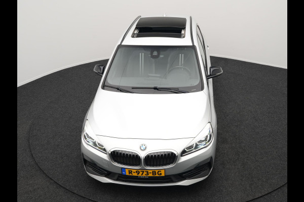 BMW 2 Serie Active Tourer 225xe iPerformance Sportline Plug In Hybrid 225pk PHEV | Panodak | Sportstoelen Memory | Camera | Stoelverwarming | Navi Full Map | Keyless | LED |