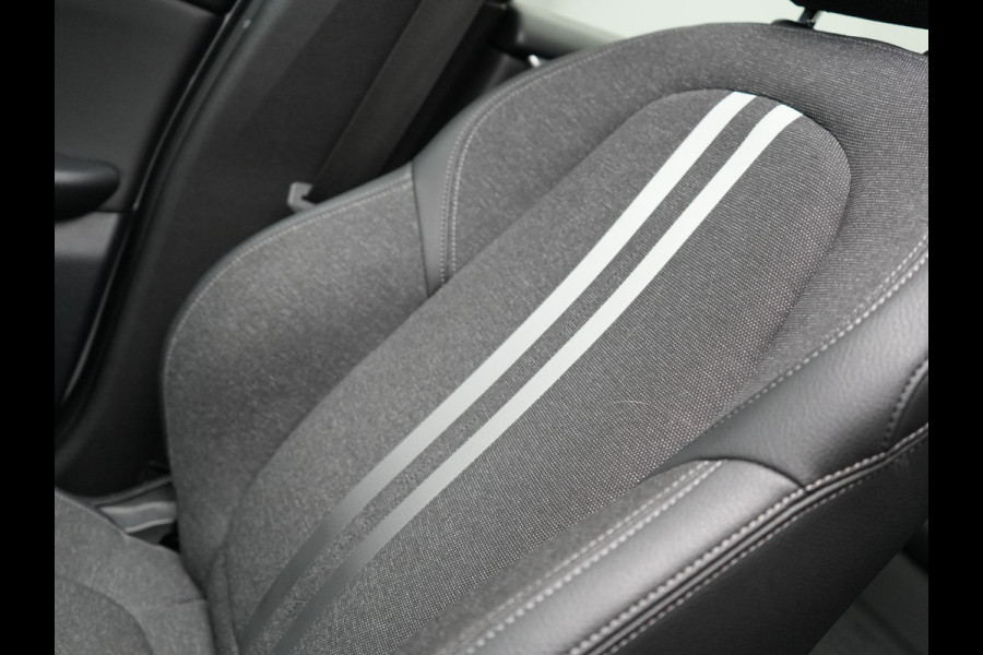 BMW 2 Serie Active Tourer 225xe iPerformance Sportline Plug In Hybrid 225pk PHEV | Panodak | Sportstoelen Memory | Camera | Stoelverwarming | Navi Full Map | Keyless | LED |