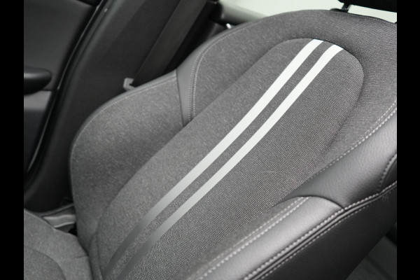 BMW 2 Serie Active Tourer 225xe iPerformance Sportline Plug In Hybrid 225pk PHEV | Panodak | Sportstoelen Memory | Camera | Stoelverwarming | Navi Full Map | Keyless | LED |