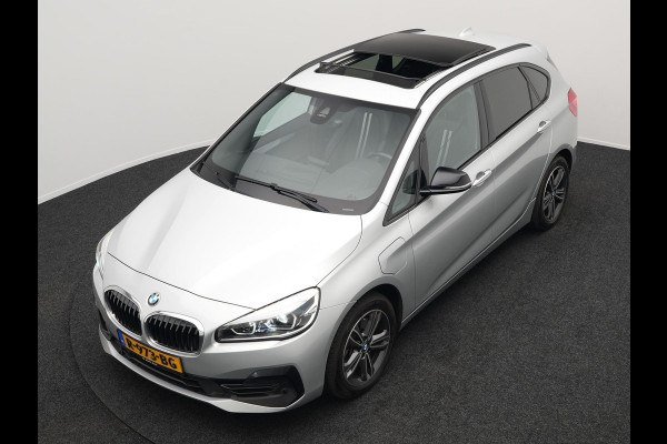 BMW 2 Serie Active Tourer 225xe iPerformance Sportline Plug In Hybrid 225pk PHEV | Panodak | Sportstoelen Memory | Camera | Stoelverwarming | Navi Full Map | Keyless | LED |