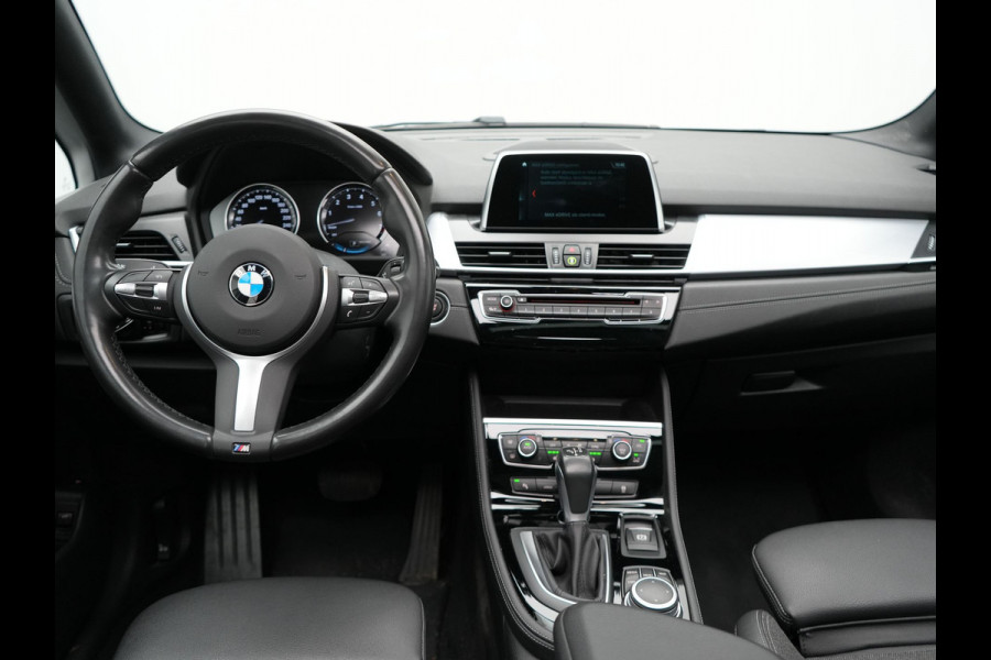 BMW 2 Serie Active Tourer 225xe iPerformance Sportline Plug In Hybrid 225pk PHEV | Panodak | Sportstoelen Memory | Camera | Stoelverwarming | Navi Full Map | Keyless | LED |
