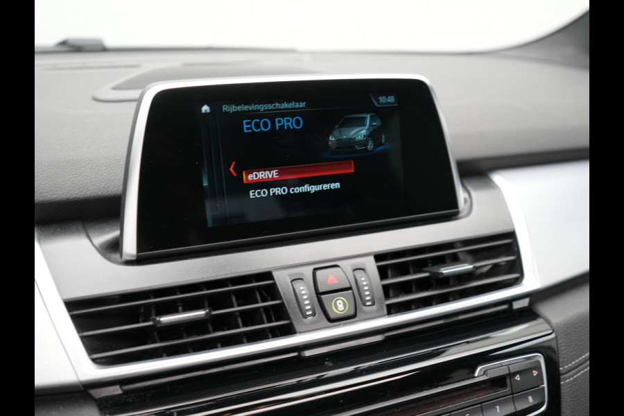 BMW 2 Serie Active Tourer 225xe iPerformance Sportline Plug In Hybrid 225pk PHEV | Panodak | Sportstoelen Memory | Camera | Stoelverwarming | Navi Full Map | Keyless | LED |