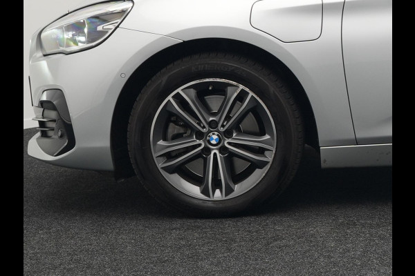 BMW 2 Serie Active Tourer 225xe iPerformance Sportline Plug In Hybrid 225pk PHEV | Panodak | Sportstoelen Memory | Camera | Stoelverwarming | Navi Full Map | Keyless | LED |