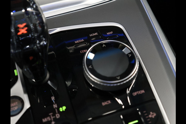 BMW X5 xDrive45e M Sport High Executive [SCHUIFKANTELDAK, HARMAN/KARDON, APPLE CARPLAY, ANDROID, MEMORY SEATS, STOELMASSAGE, 360 CAMERA, STUURVERWARMING, HEAD-UP, ADAPTIVE CRUISE, STOELVENTILATIE, STOELVERWARMING, NIEUWSTAAT]