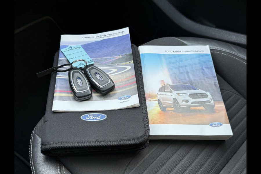 Ford Kuga BWJ 2018 | 1.5T 150PK Titanium | TREKHAAK | CLIMA | NAVI | STOEL VERW | CARPLAY | STUURWIEL VERW | PRIVACY GLASS |