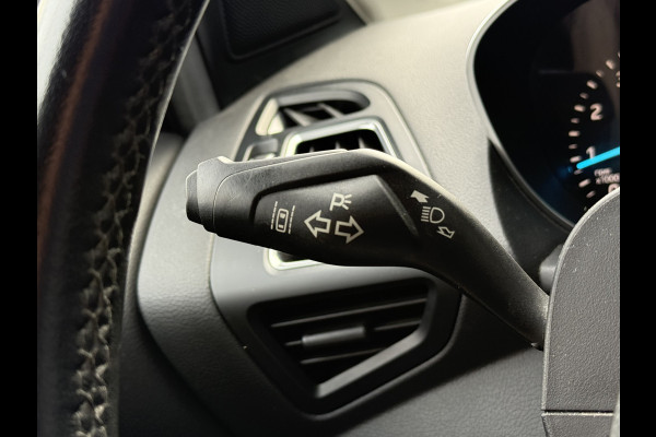 Ford Kuga BWJ 2018 | 1.5T 150PK Titanium | TREKHAAK | CLIMA | NAVI | STOEL VERW | CARPLAY | STUURWIEL VERW | PRIVACY GLASS |