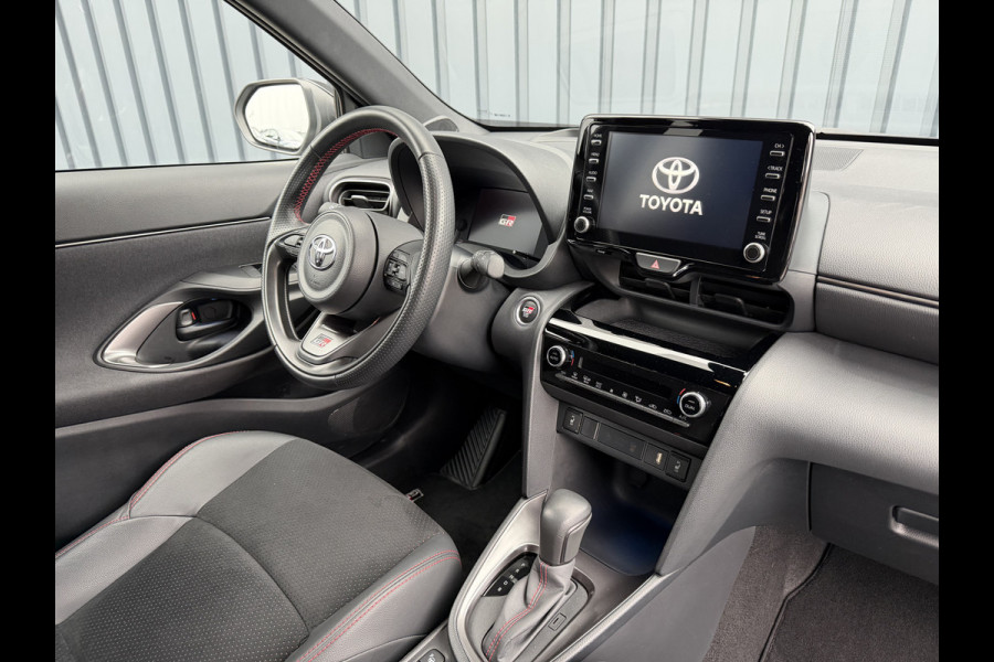 Toyota Yaris Cross 1.5 Hybrid GR Sport | 360 camera | 8.000 km | Head-up | BSM | Rijklaar!!