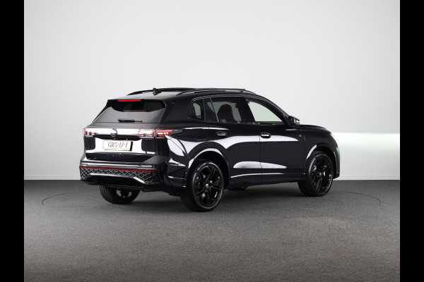 Volkswagen Tiguan 1.5 eHybrid R-Line Business | Panoramaschuif-kanteldak | Wegklapbare Trekhaak | Achterklep Elektrisch | Black style pakket | Navigatie | Parkeer assistent |