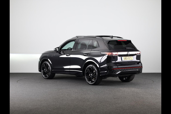 Volkswagen Tiguan 1.5 eHybrid R-Line Business | Panoramaschuif-kanteldak | Wegklapbare Trekhaak | Achterklep Elektrisch | Black style pakket | Navigatie | Parkeer assistent |