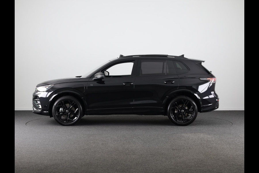 Volkswagen Tiguan 1.5 eHybrid R-Line Business | Panoramaschuif-kanteldak | Wegklapbare Trekhaak | Achterklep Elektrisch | Black style pakket | Navigatie | Parkeer assistent |