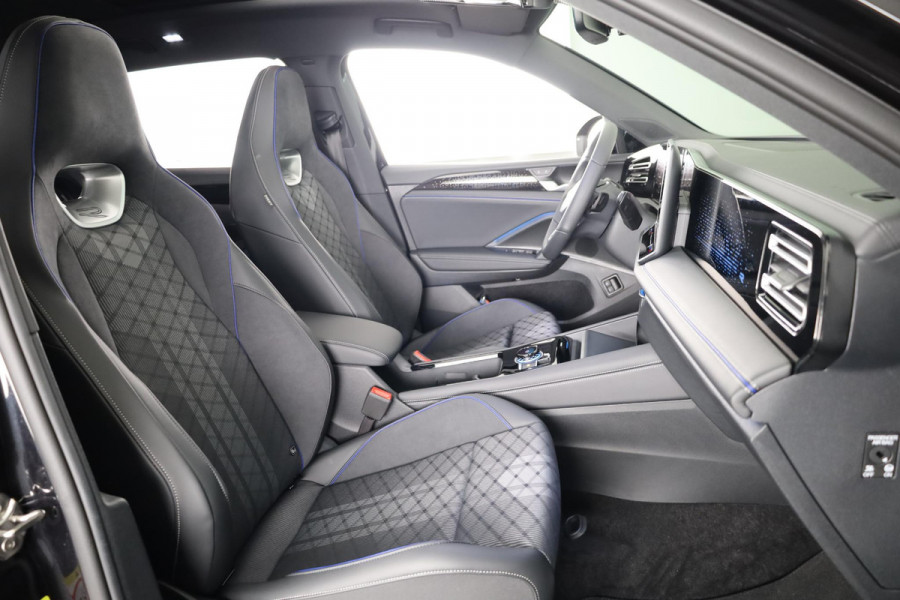 Volkswagen Tiguan 1.5 eHybrid R-Line Business | Panoramaschuif-kanteldak | Wegklapbare Trekhaak | Achterklep Elektrisch | Black style pakket | Navigatie | Parkeer assistent |