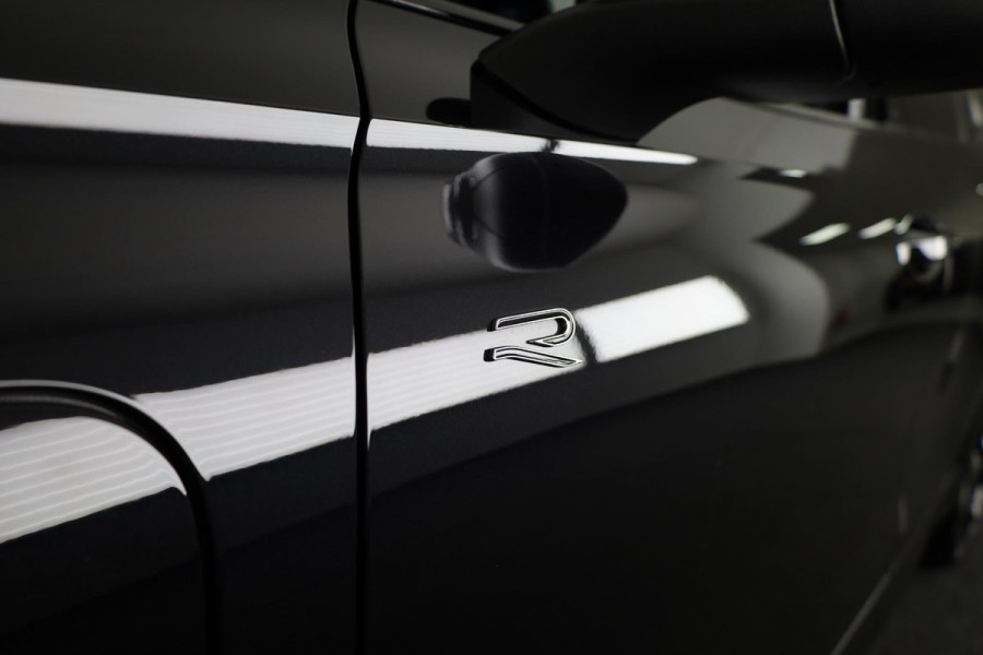 Volkswagen Tiguan 1.5 eHybrid R-Line Business | Panoramaschuif-kanteldak | Wegklapbare Trekhaak | Achterklep Elektrisch | Black style pakket | Navigatie | Parkeer assistent |