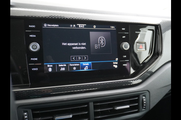 Volkswagen Polo T 96PK Navi Digi-Cockpit-Pro Adaptive-Cr. Apple Carplay Android App-Connect Dual-ECC PDC Stoel-Verwarmd Navi Life Business Lane-Assist Isofix Voicecommand DAB Front assist ChroomPack. Lmv 2/3Deelbare a-Bank 1e Eigenaar Origineel Nederlandse Auto EURO 6 € 25.430 nieuw!