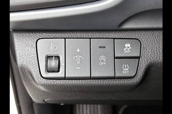 Kia Stonic 1.0 T-GDi 120pk MHEV DynamicLine Auto. Navigatie Apple Carplay/Android Auto Camera Parkeersensoren achter Cruise Control Lichtmetalen velgen Airco