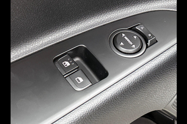 Kia Stonic 1.0 T-GDi 120pk MHEV DynamicLine Auto. Navigatie Apple Carplay/Android Auto Camera Parkeersensoren achter Cruise Control Lichtmetalen velgen Airco