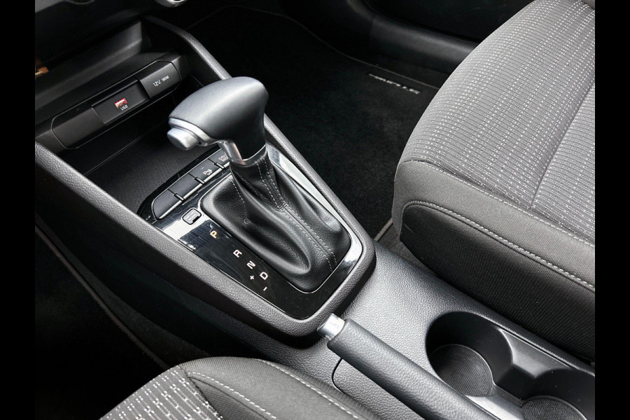 Kia Stonic 1.0 T-GDi 120pk MHEV DynamicLine Auto. Navigatie Apple Carplay/Android Auto Camera Parkeersensoren achter Cruise Control Lichtmetalen velgen Airco