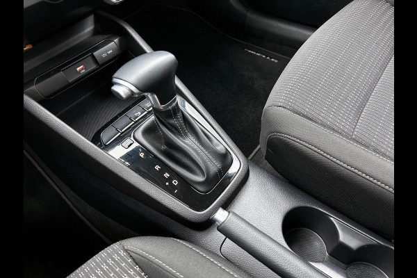 Kia Stonic 1.0 T-GDi 120pk MHEV DynamicLine Auto. Navigatie Apple Carplay/Android Auto Camera Parkeersensoren achter Cruise Control Lichtmetalen velgen Airco