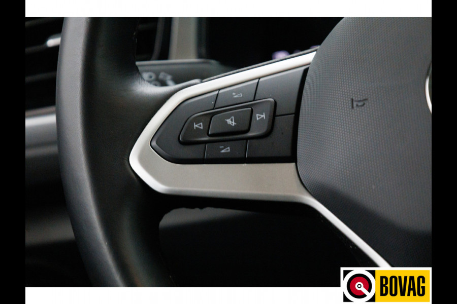 Volkswagen T-Roc 1.0 TSI 116 PK Business Edition | Stoelverw. | Apple Carplay / Android auto | PDC V+A Automatisch inparkeren, Climate control, all season banden, extra getint glas achter