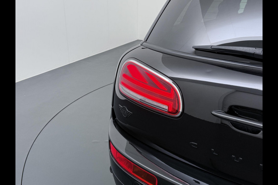 MINI Clubman 1.5 Cooper Richmond Park Edition VAN: €27.900,- VOOR: €24.770,- UW EINDEJAARSVOORDEEL: €3.130,- | PANO| CAMERA| STOELVERW. | LEER| KEYLESS| RIJKLAARPRIJS INCL. 12 MND BOVAG GARANTIE