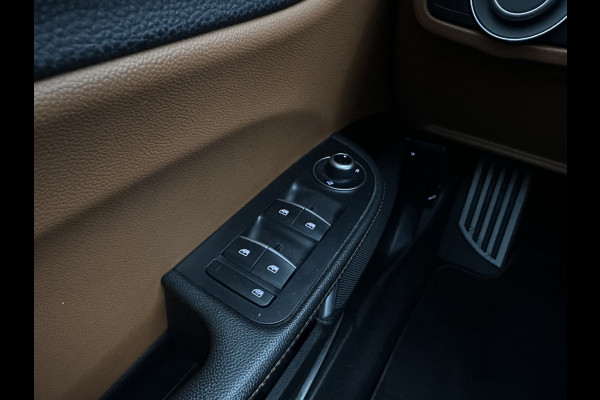 Alfa Romeo Giulia 2.0T Sprint (INCL-BTW) Aut. *PANO | LEATHER-FABRIC | XENON | ADAPTIVE-CRUISE | BLIND-SPOT | SPORTSEATS | CAMERA | NAVI-FULLMAP | DAB+ | SHIFT-PADDLES | PRIVACY-GLASS | LANE-ASSIST | BLINDSPOT | KEYLESS |