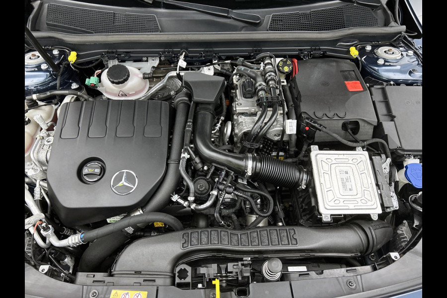 Mercedes-Benz A-Klasse 250 e AMG-Line Premium Plus AANBIEDING!(Dealer OnderH, Sfeer, Stoelv, Climate, Navi, Apple Carplay, Etc)