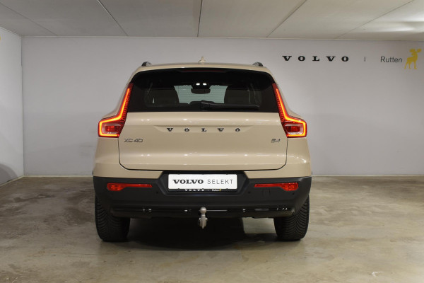 Volvo XC40 B4 211PK Automaat Plus Dark / Navigatie / Adaptive Cruise / Harman Kardon / Stuur- & Stoelverwarming / Elektrische achterklep / Achteruitrijcamera / Trekhaak / Elektrische stoelverst. met geheugen