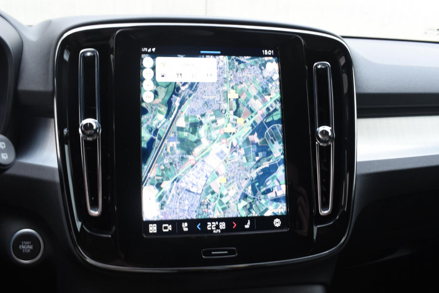 Volvo XC40 B4 211PK Automaat Plus Dark / Navigatie / Adaptive Cruise / Harman Kardon / Stuur- & Stoelverwarming / Elektrische achterklep / Achteruitrijcamera / Trekhaak / Elektrische stoelverst. met geheugen