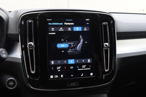 Volvo XC40 B4 211PK Automaat Plus Dark / Navigatie / Adaptive Cruise / Harman Kardon / Stuur- & Stoelverwarming / Elektrische achterklep / Achteruitrijcamera / Trekhaak / Elektrische stoelverst. met geheugen