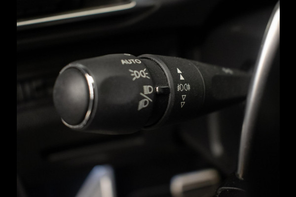 Peugeot 3008 1.6 e-THP Allure Sport (APPLE CARPLAY,NAVI,CRUISE,360 VIEW,CAMERA,SFEER VERLICHTING,SPORTSTOELEN,LM VELGEN)