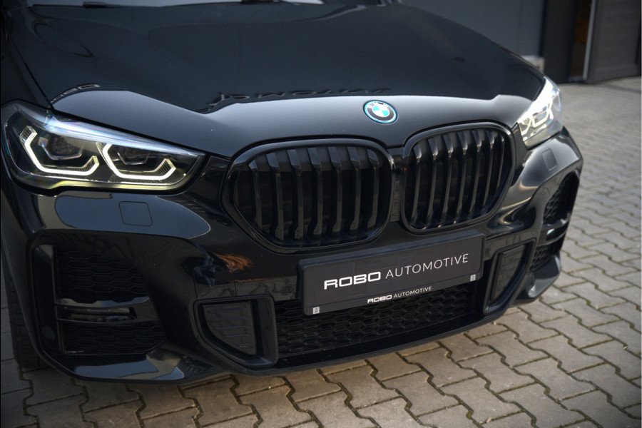 BMW X1 xDrive25e eDrive Edition M Sport | Panoramadak | Leer | Head-Up Display | Camera | Shadowline | Keyless | Cruise Control | Navigatie Prof. | Stoelverwarming | Elek. Achterklep | Ambiance Verlichting