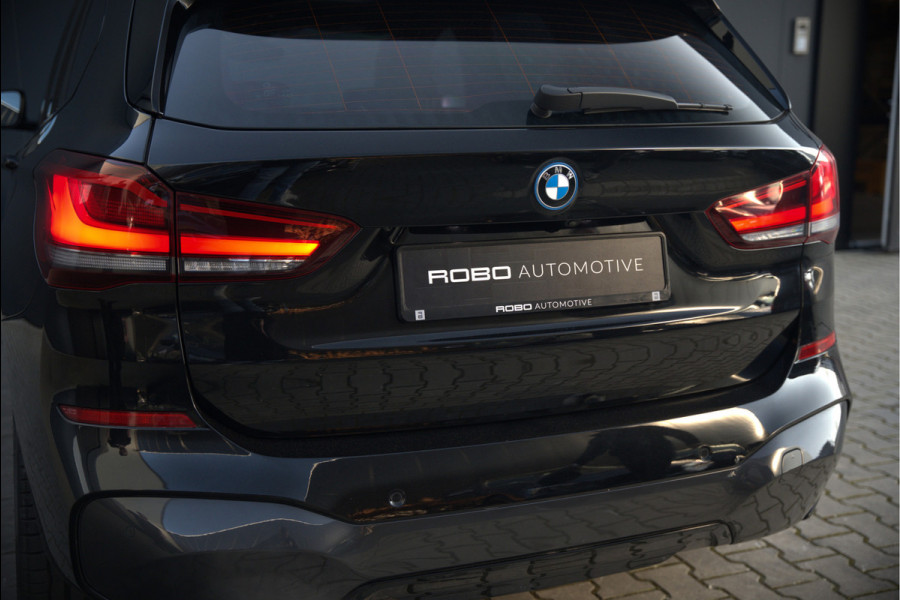 BMW X1 xDrive25e eDrive Edition M Sport | Panoramadak | Leer | Head-Up Display | Camera | Shadowline | Keyless | Cruise Control | Navigatie Prof. | Stoelverwarming | Elek. Achterklep | Ambiance Verlichting